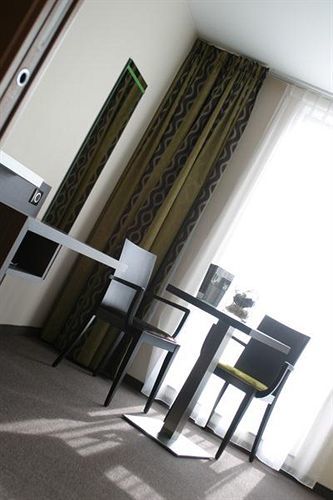 Le Merceny Motel Bastogne Dış mekan fotoğraf